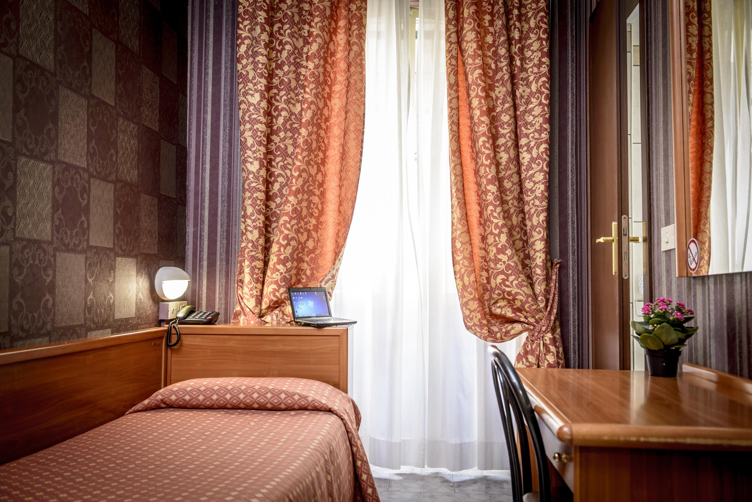 Hotel Emmaus Рим Экстерьер фото