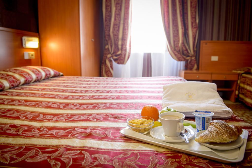 Hotel Emmaus Рим Экстерьер фото