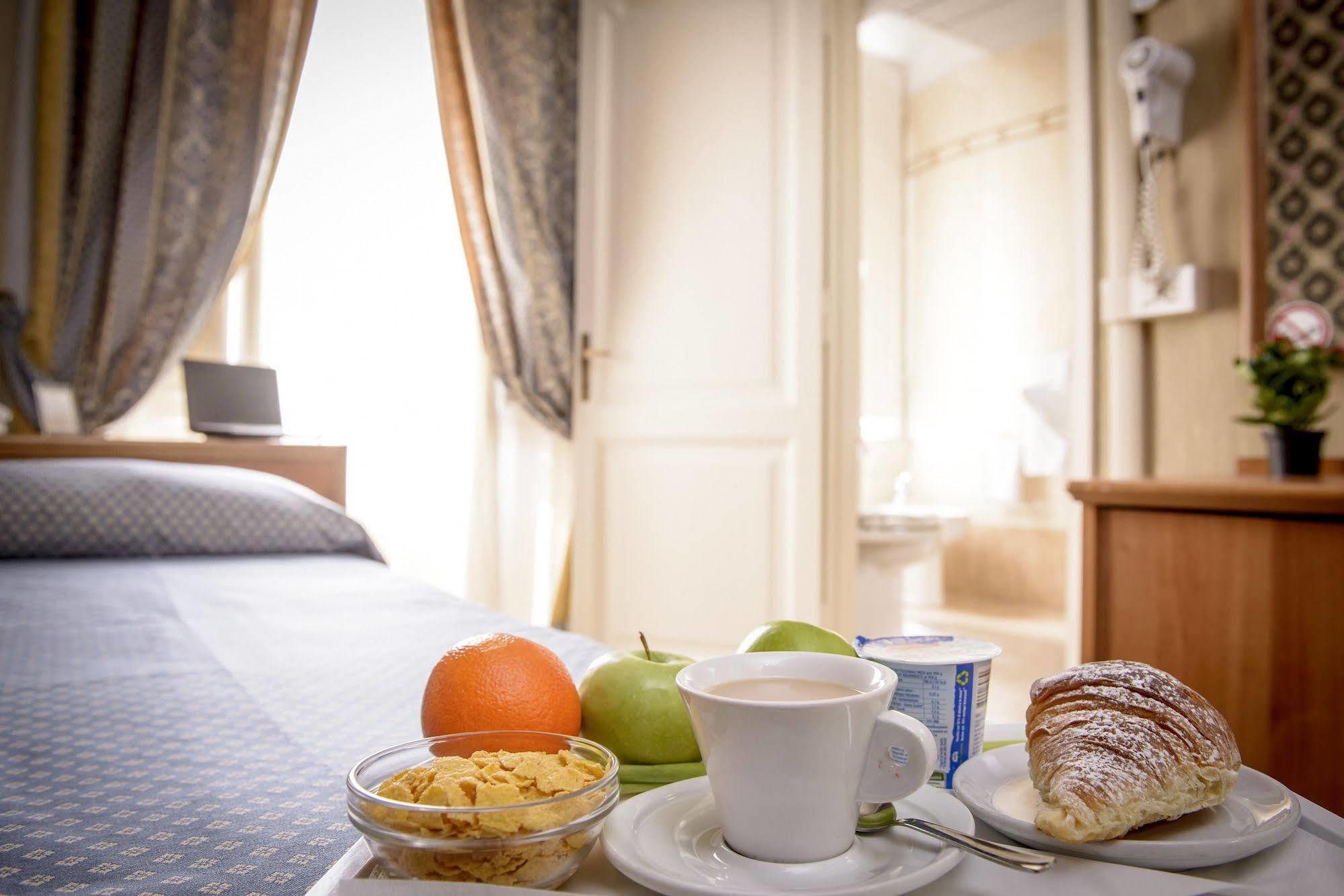 Hotel Emmaus Рим Экстерьер фото