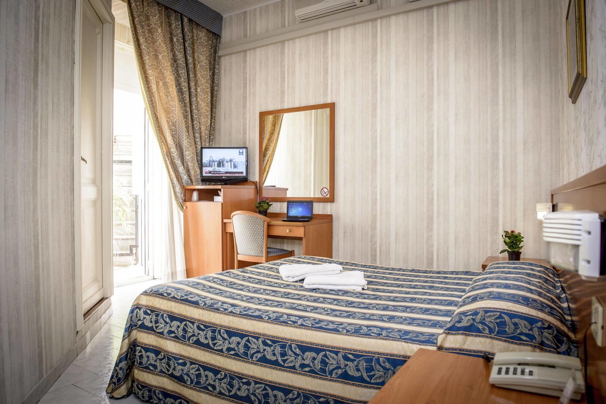Hotel Emmaus Рим Экстерьер фото