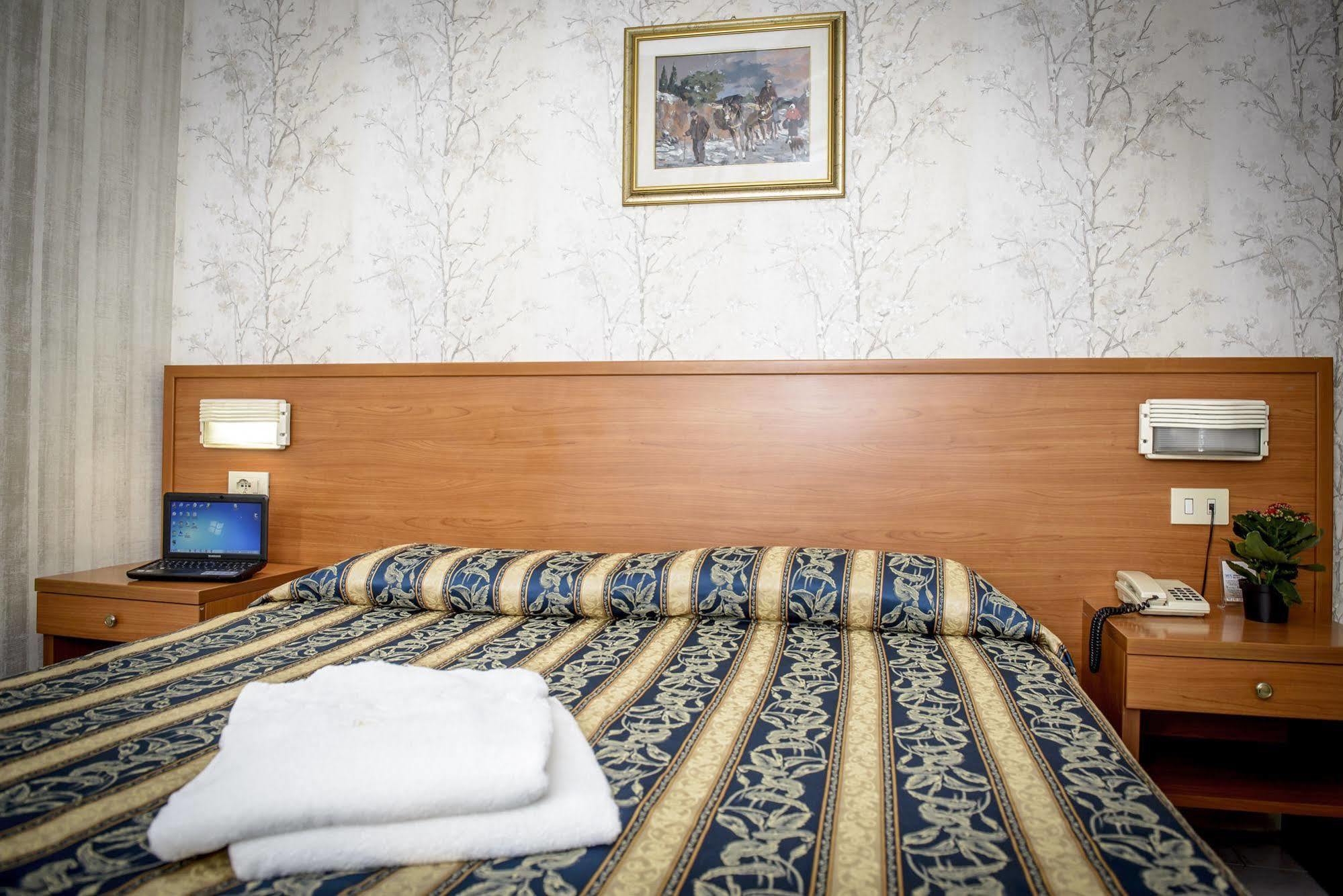 Hotel Emmaus Рим Экстерьер фото